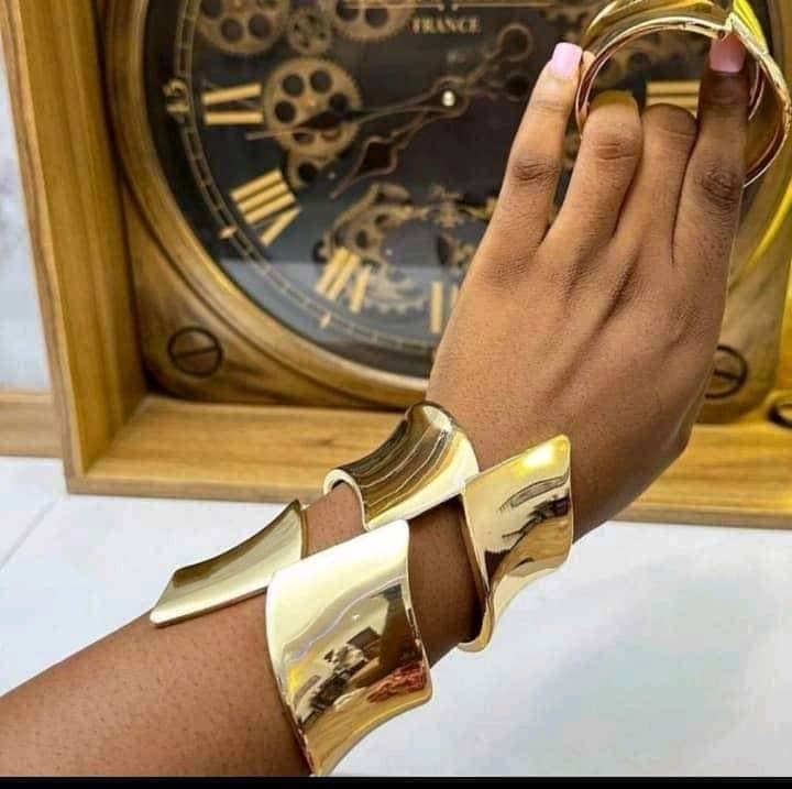 Statement jewelry 