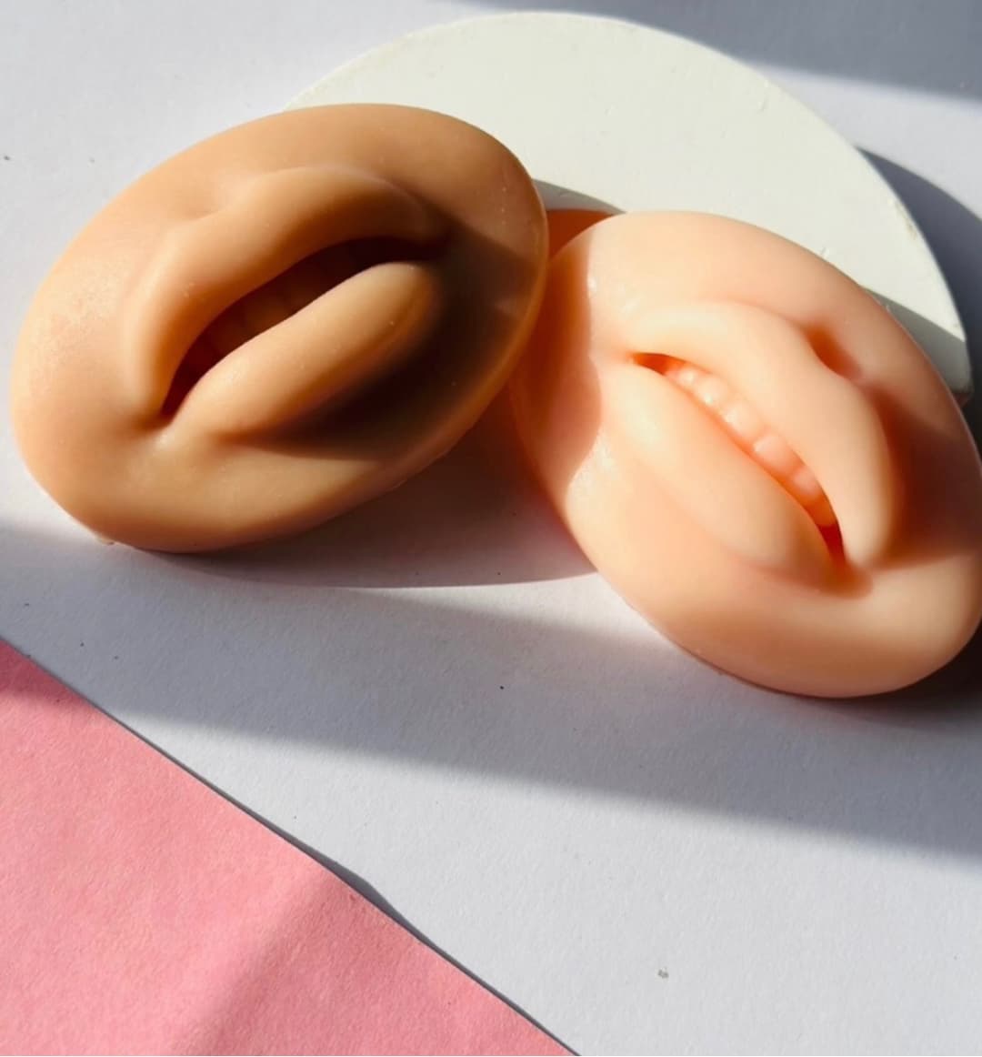 Fake lips 